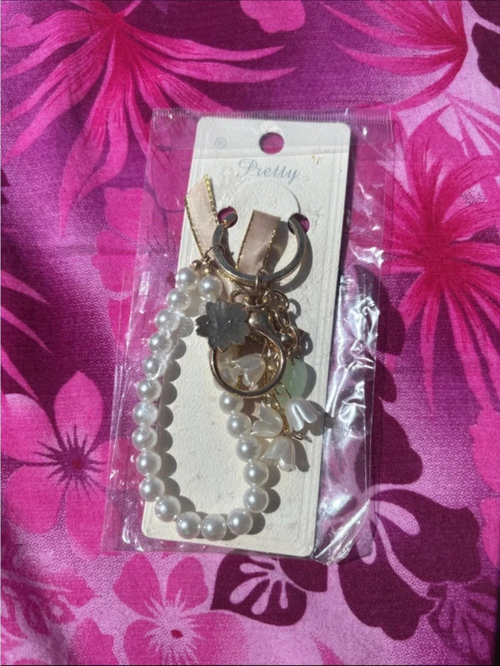 ePretty Pearl Charm Keychain - White Pearl Accent